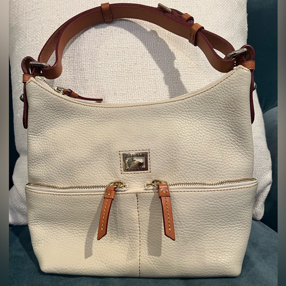 Dooney & Bourque bone pebble grain shoulder bag